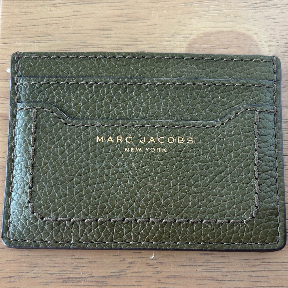 MARC JACOBS OLIVE GREEN CARD HOLDER